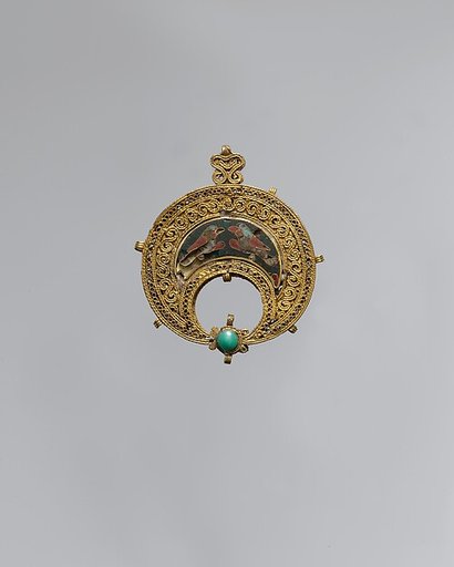 Crescent-Shaped Pendant with Confronted Birds