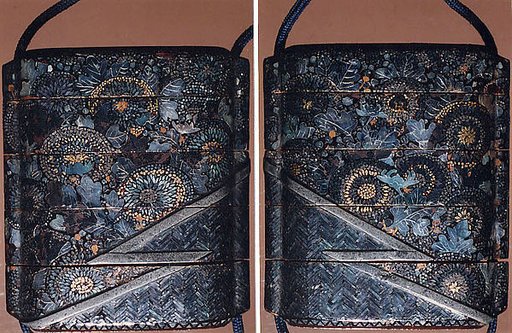 Case (Inrō) with Designs of Chrysanthemums and Bamboo-Woven Fence