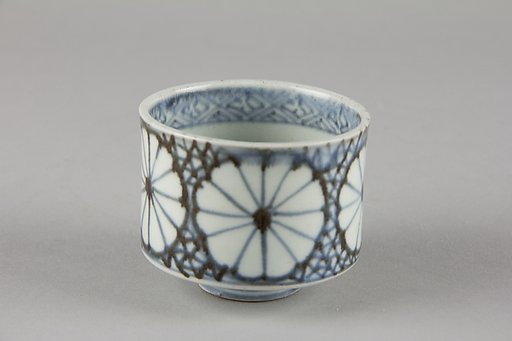 Set of Five Teacups (Yunomi-wan) with Chrysanthemum and Broken-Ice Pattern