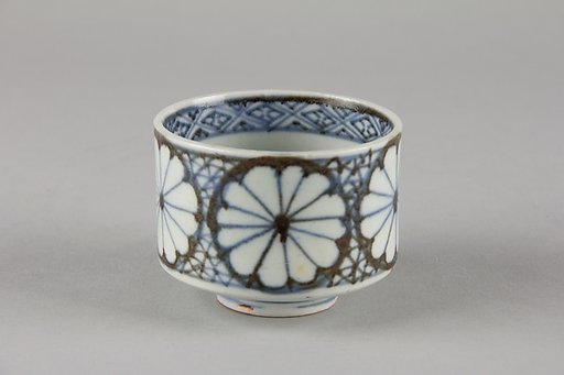 Set of Five Teacups (Yunomi-wan) with Chrysanthemum and Broken-Ice Pattern