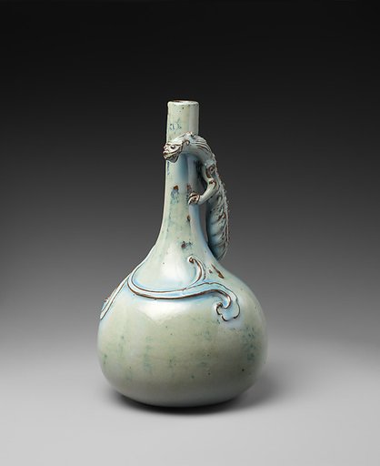 Vase with coiled dragon