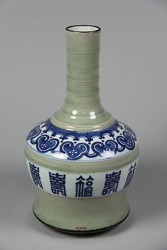 Vase with characters fortune (fu) and longevity (shou)