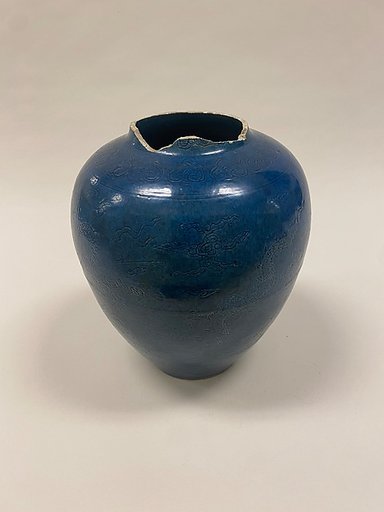 Jar with dragons