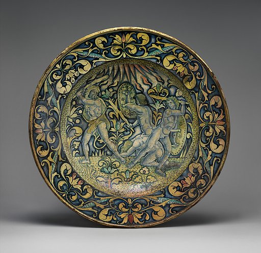 Dish (piatto); The story of Hercules: the gods called upon Hercules to help them defend Olympus against the attack of the Giants, sons of Uranus and Gaea (Heaven and Earth)