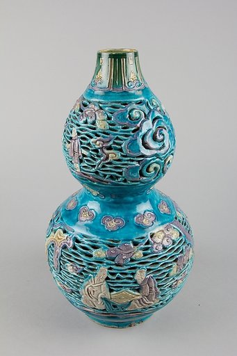 Double gourd bottle with immortals