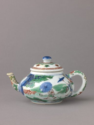 Small covered wine pot or teapot