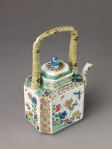 Covered wine pot or teapot