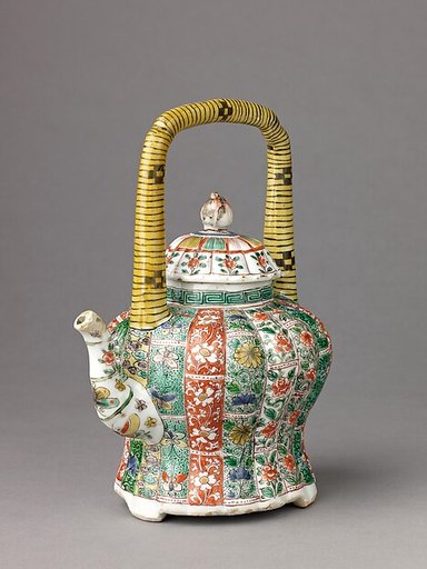 Covered wine pot or teapot