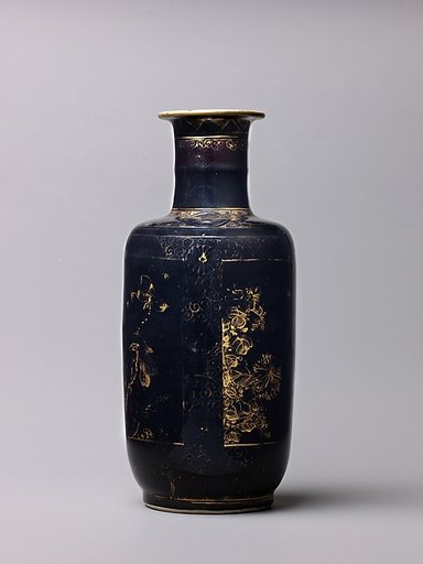 Club-shaped vase