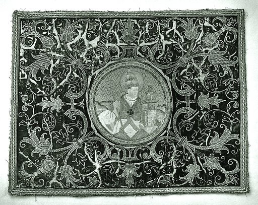 Roundel appliquéd to rectangular panel
