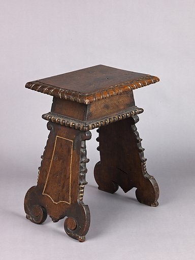 Stool (pair with 1975.1.2002)