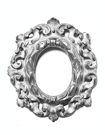 Palatina-style oval frame
