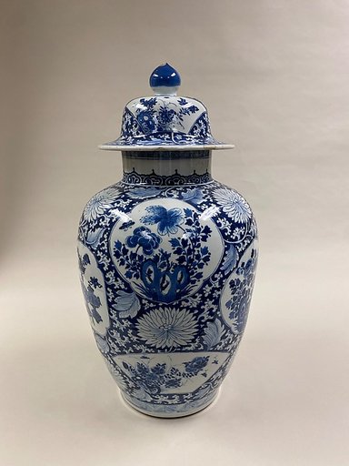 Covered jar with floral patterns