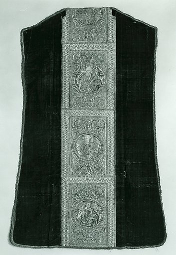 Chasuble, Back