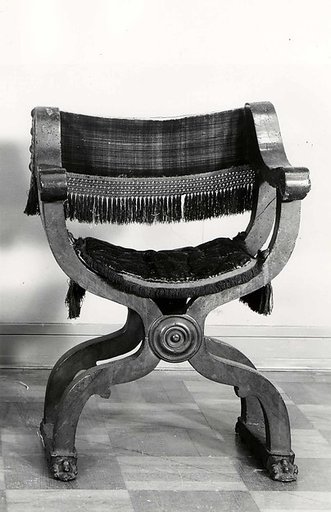Hip-joint armchair (Dantesca type)