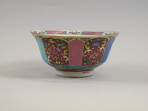 Bowl with floral pattern