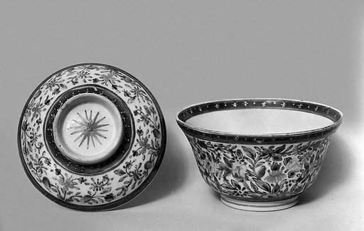 Covered bowl with floral pattern