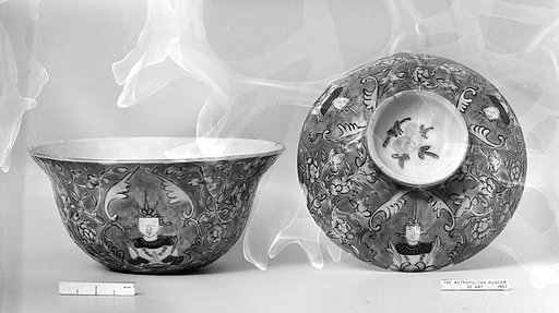 Covered bowl with Thai mythical figures