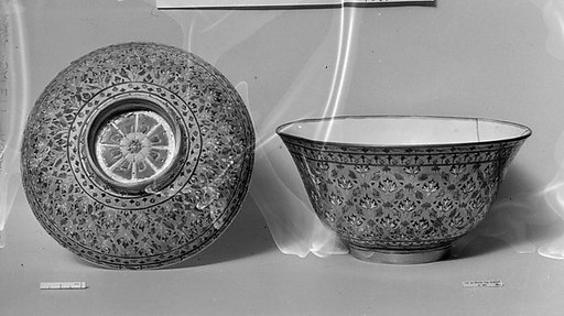 Covered bowl with floral pattern
