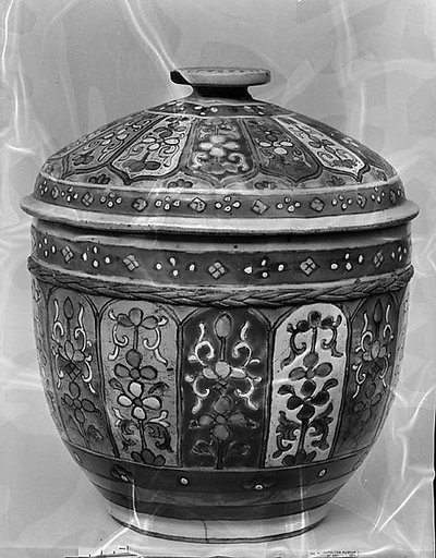 Covered bowl with floral pattern