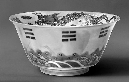 Bowl with dragons and eight trigrams
