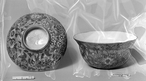 Covered bowl with chrysanthemums