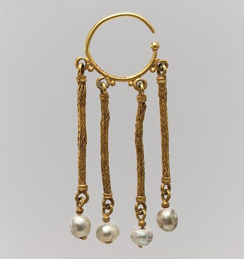 Earring (one of a pair)