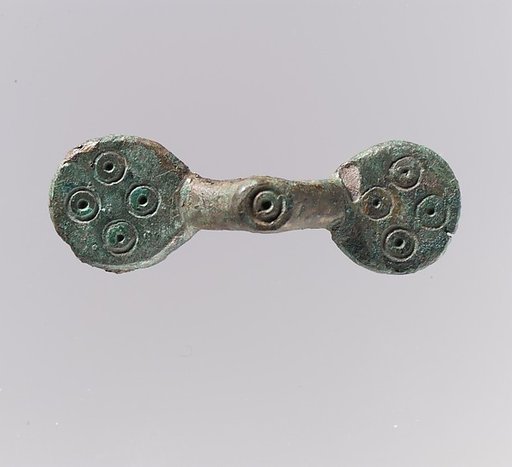 Equal-Arm Brooch