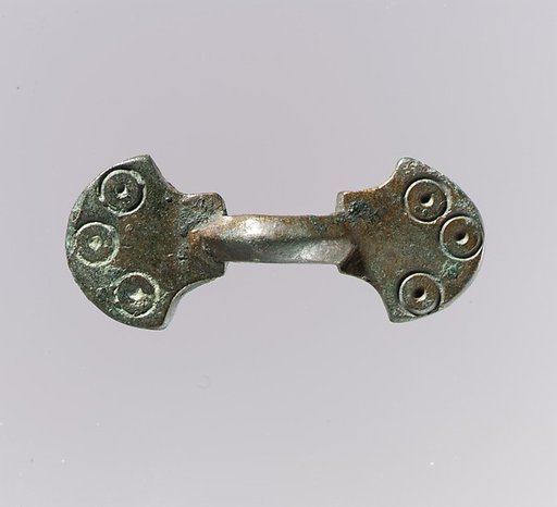 Equal-Arm Brooch