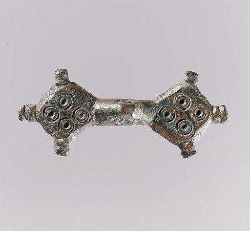 Equal-Arm Brooch