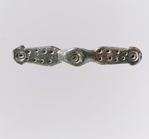 Equal-Arm Brooch