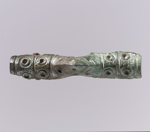 Equal-Arm Brooch