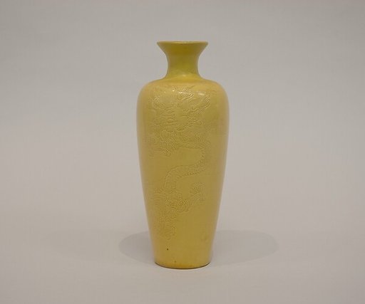 Vase with dragon