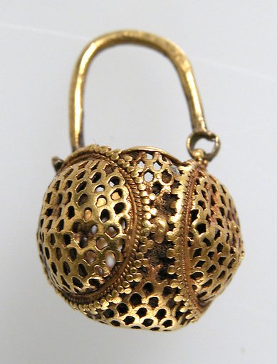 Gold "Basket" Earring