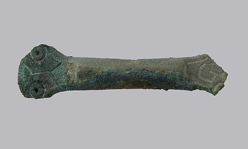 Equal-Arm Brooch