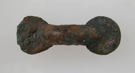 Equal-Arm Brooch