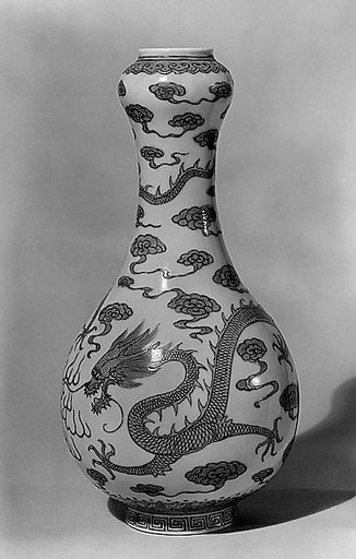 Vase with dragons