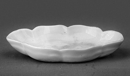 Lobed dish with flowers