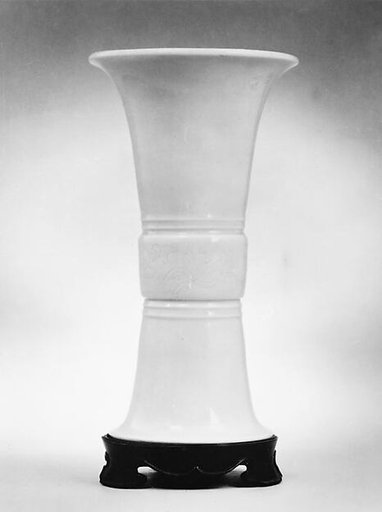Gu-shaped vase with floral patterns