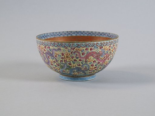 Bowl with dragons