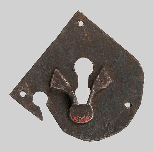 Escutcheon plate