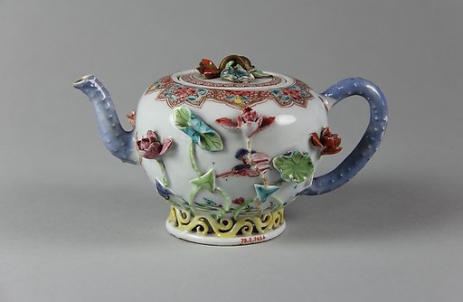 Teapot with lotus