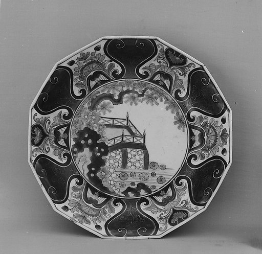 Dish with Stone Wall