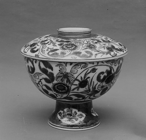 Cup on High Foot with Cover