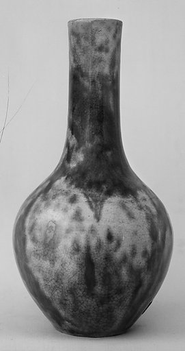 Bowl with rock-imitating pattern