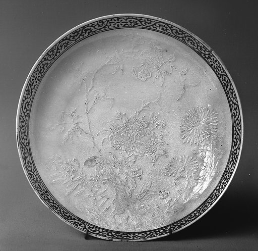 Saucer with flowers
