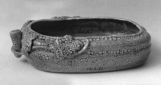 Water pot in the shape of a melon