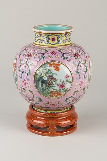 Vase with openwork pattern of flowers