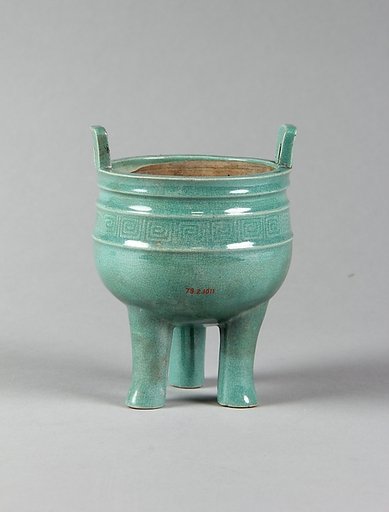 Tripod incense burner