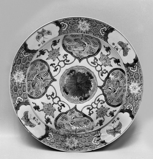 Plate with flower patterns